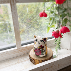 新作】 花札-猪鹿蝶-猫目にゃんこペーパーウェイト/陶人形 置物 ねこ