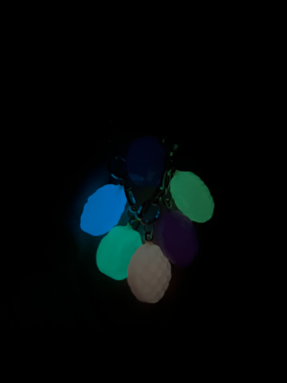 暗闇で光る　カラフル蓄光ドロップキーホルダー　バッグチャーム 2枚目の画像