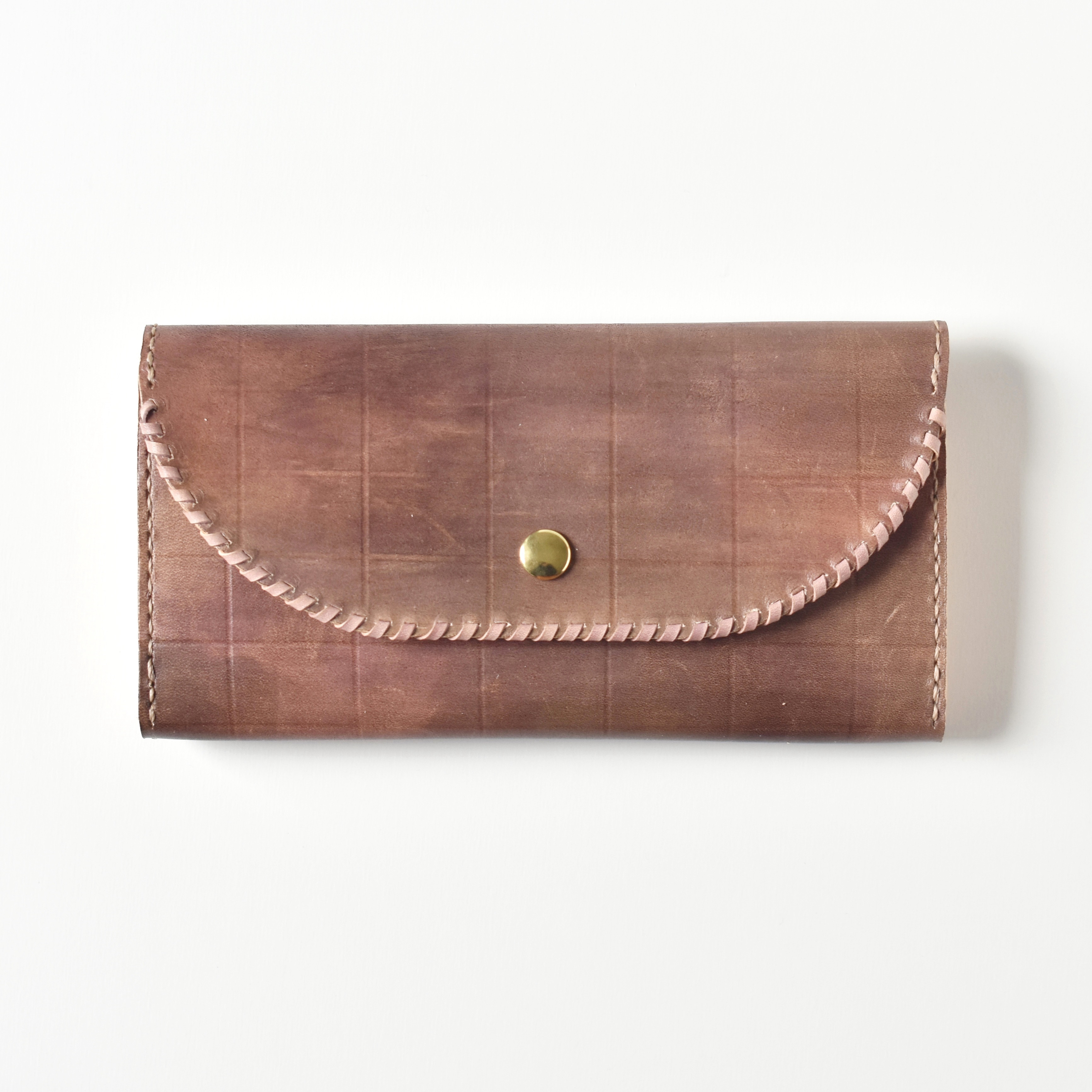 革の手染め財布 「チョコレート（三つ折り長財布）」