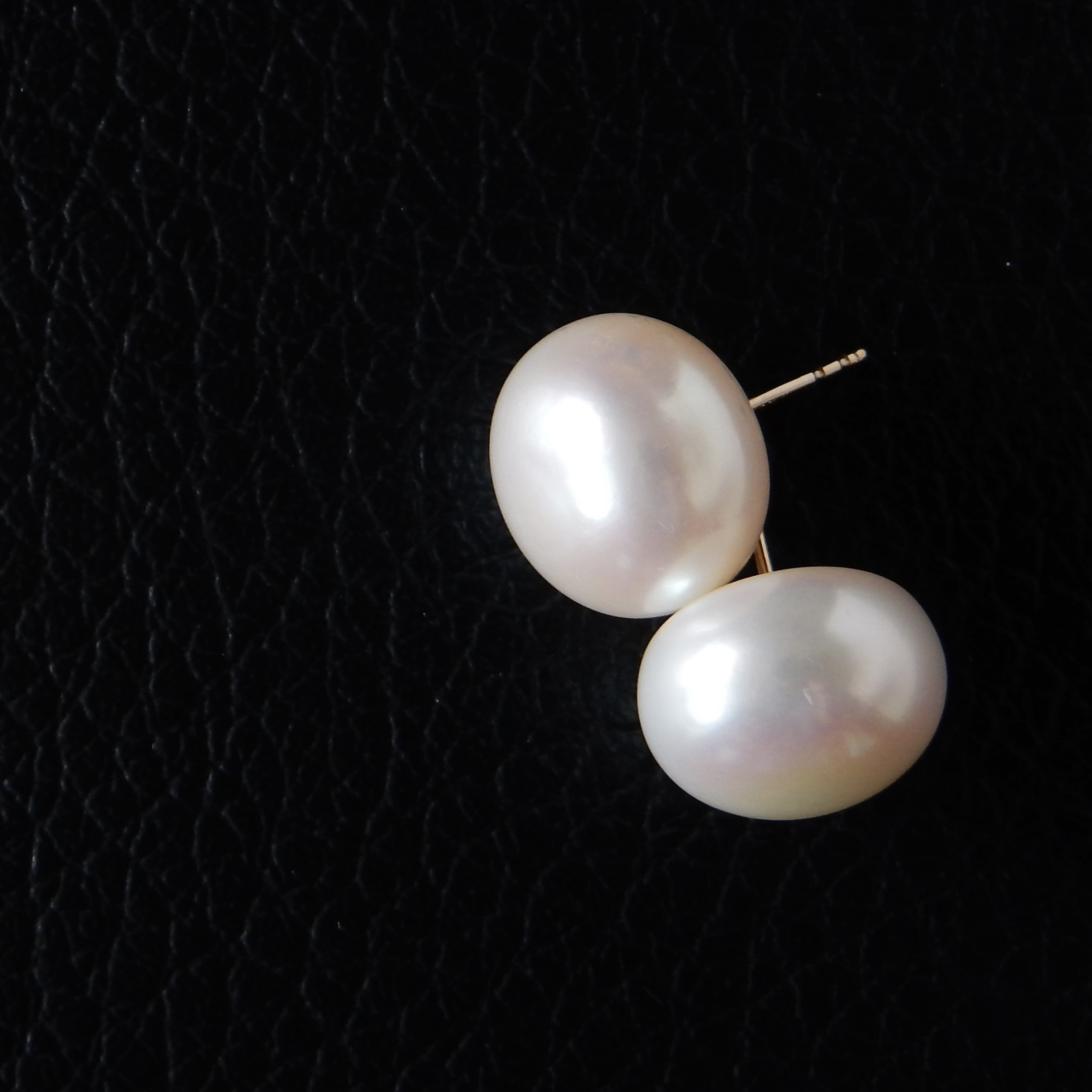 〖ボタン12mm/ホワイト〗淡水パールスタッドピアス/イヤリング 14kgf【1308】