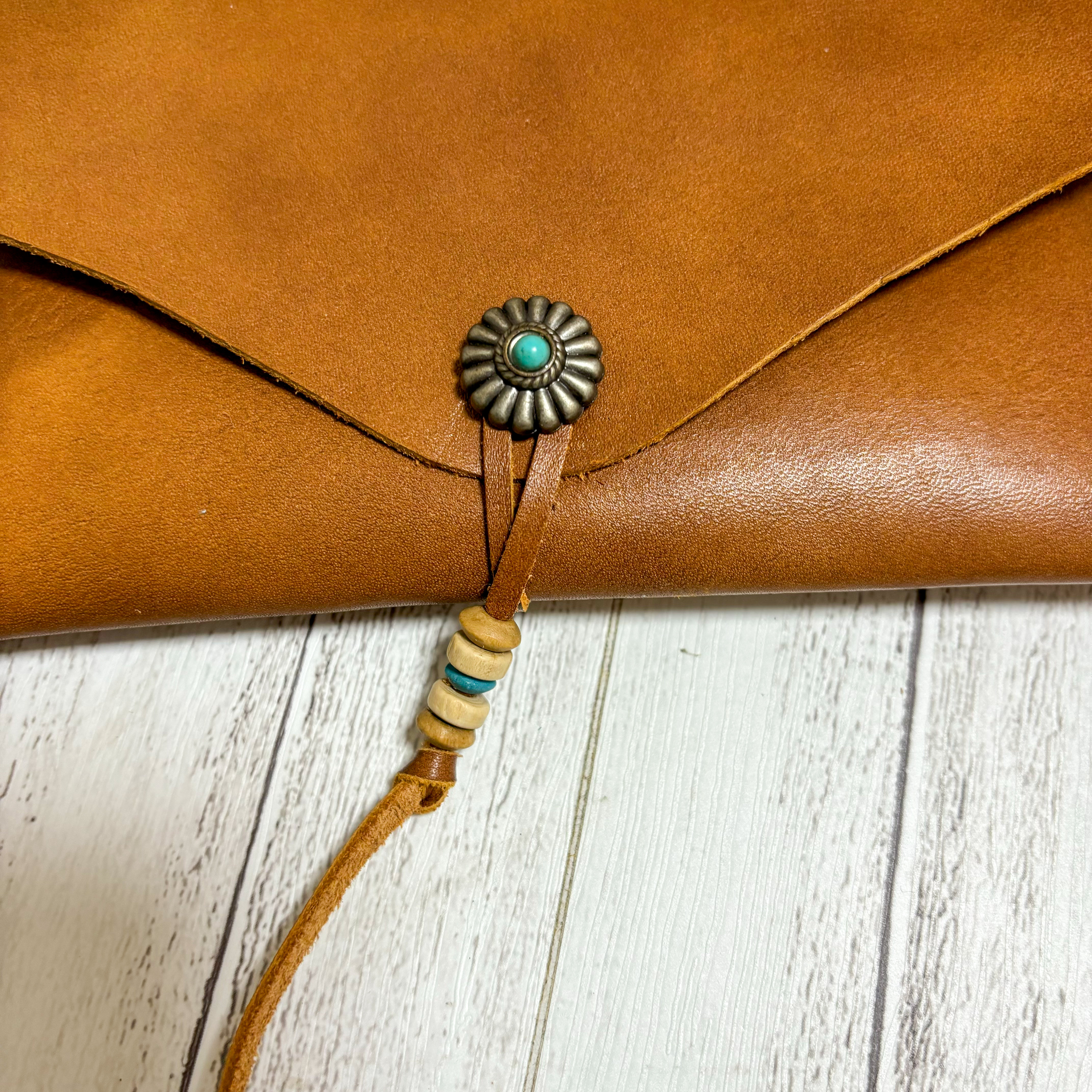 通帳ケース　革　ターコイズ　コンチョ　キャメル　ヴィンテージ   レザー　通帳ポーチ　マルチケース