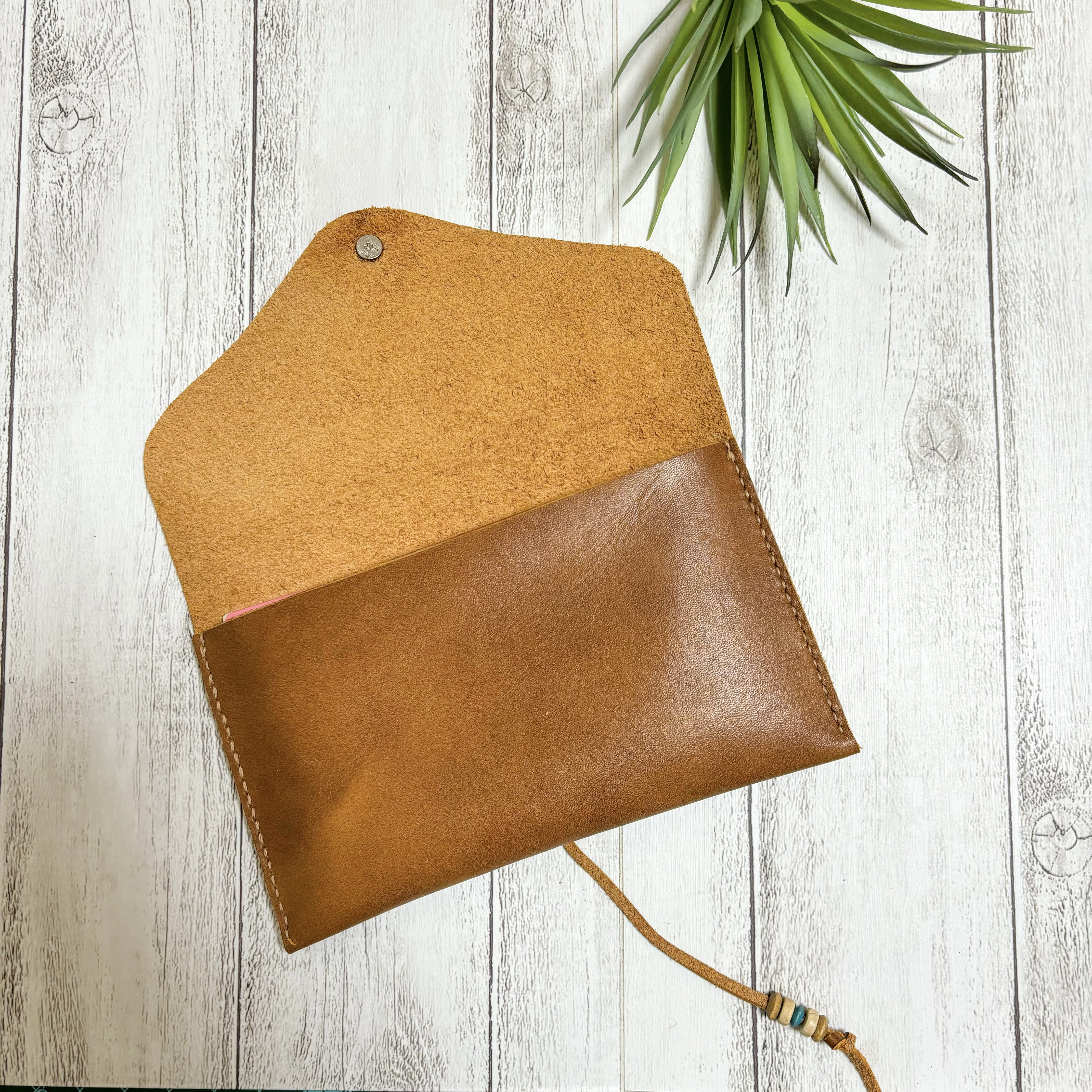 通帳ケース　革　ターコイズ　コンチョ　キャメル　ヴィンテージ   レザー　通帳ポーチ　マルチケース