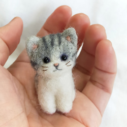 ◾受注制作　羊毛フェルトの小さな子猫(グレーとら猫)　猫グッズ　猫雑貨 1枚目の画像