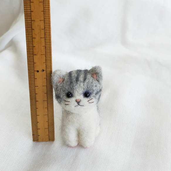 ◾受注制作　羊毛フェルトの小さな子猫(グレーとら猫)　猫グッズ　猫雑貨 2枚目の画像