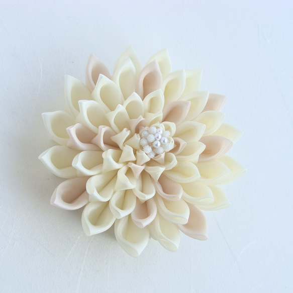 Dahlia corsage, Cream white, beige 第2張的照片
