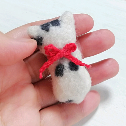 □SALE！羊毛フェルトの小さな子猫(グレーぶち猫・ころりん) 猫