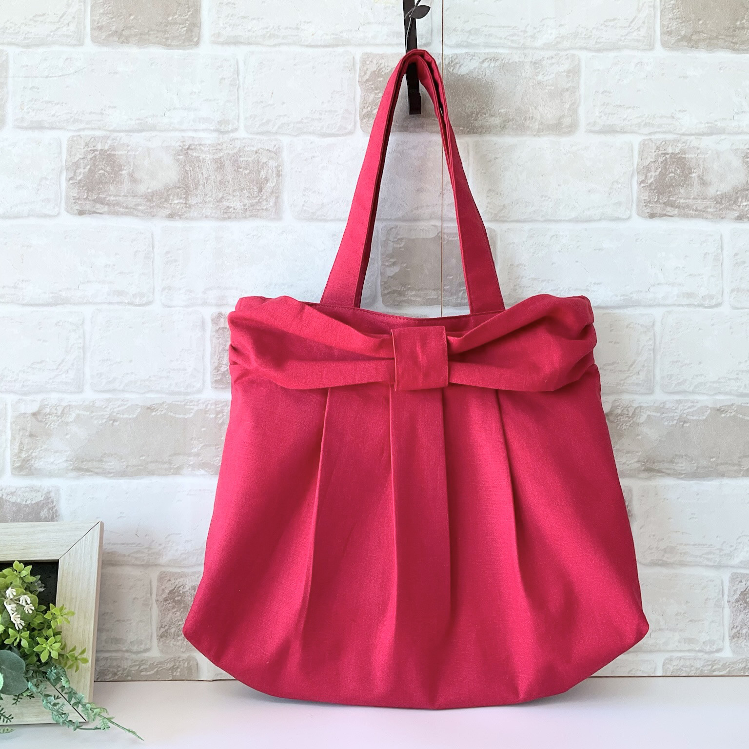 【ファスナー付きMサイズ】リボンデザイン　ハーフリネン　グラニーバッグ　レッド ＜通勤バッグにオススメ！＞