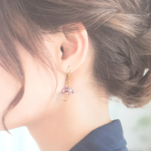 雨の日の傘のピアス・イヤリング 紫 パープル 雫 しずく 紫陽花 梅雨