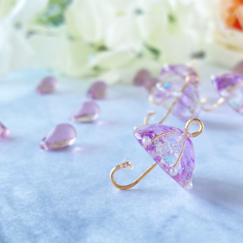 雨の日の傘のピアス・イヤリング 紫 パープル 雫 しずく 紫陽花 梅雨