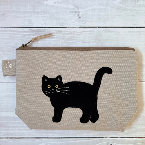 ふりむきネコのアップリケポーチ 黒ねこ ポーチ Chaton 通販 9516131