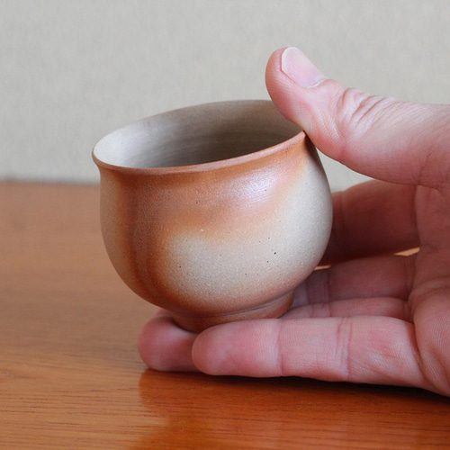 日本酒にピッタリ】備前焼のコロンと丸いぐい呑み おちょこ