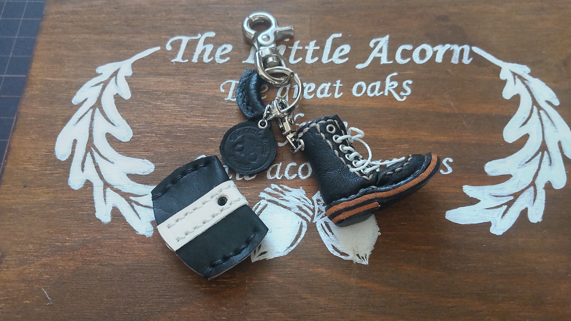 還暦祝いミニチュアブーツキーホルダー なつかしく 