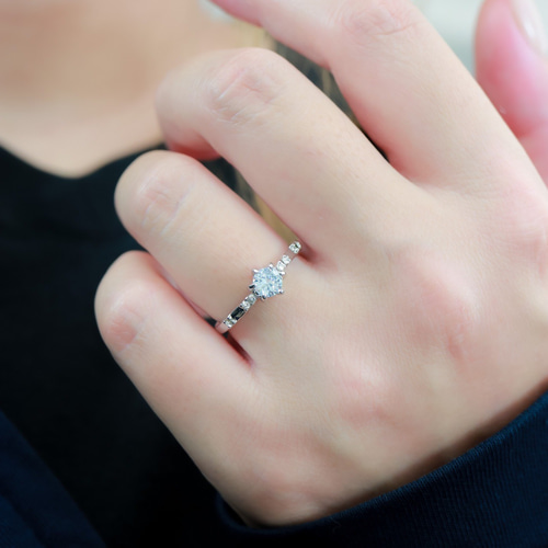 MR68】キラキラCZダイヤモンドの指輪 婚約リングのような美しい