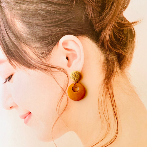 再販】大人気 ラタンカボション×ウッドチャームピアス／イヤリング 