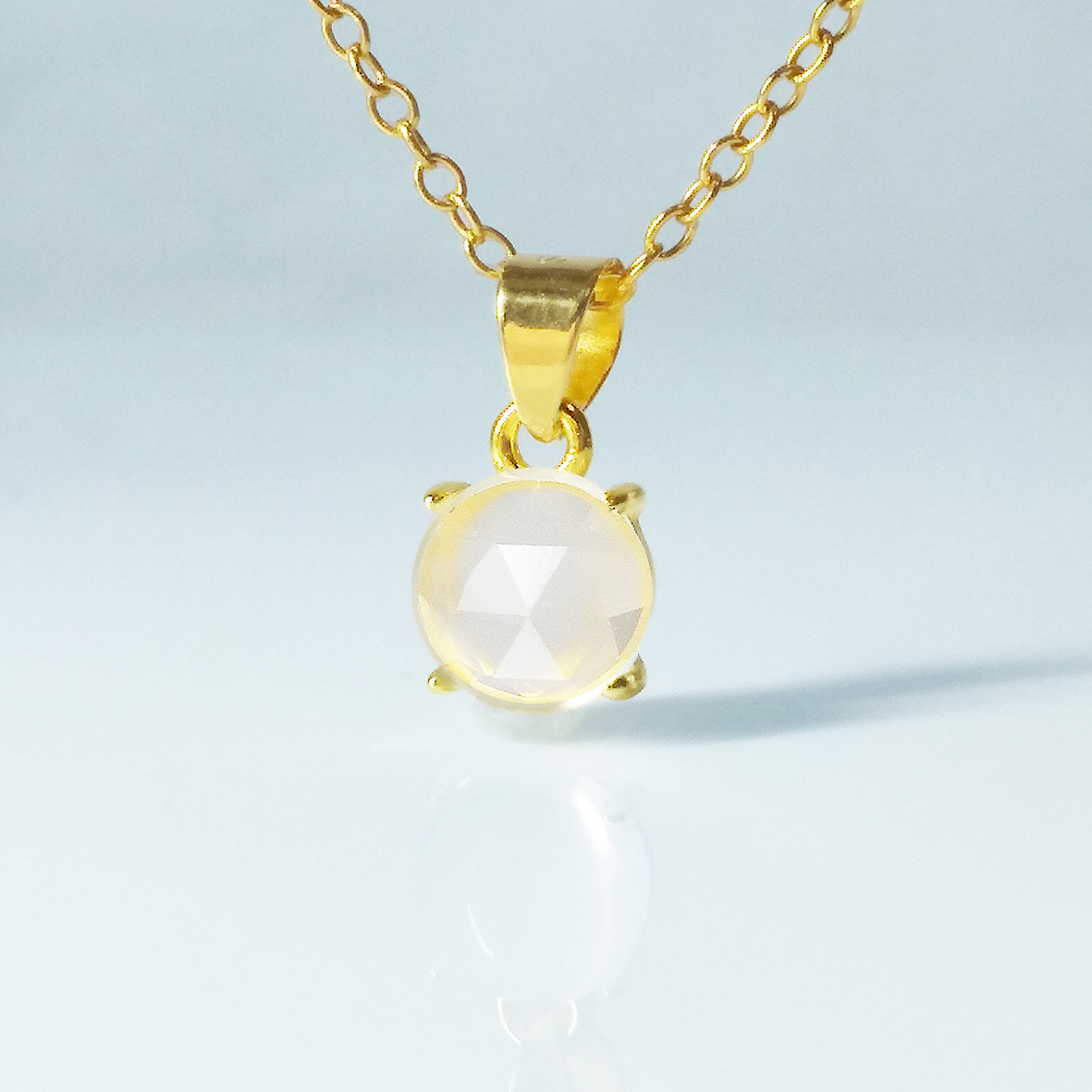 月の輝き。ローズカット・ムーンストーンのネックレス　［送料無料］