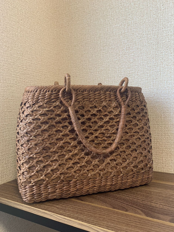 山葡萄　山葡萄籠バッグ　手作り　山葡萄かごバッグ　二重編み　内布あり 山葡萄　山葡萄籠バッグ　手作り　山葡萄かごバッグ　二重編み　内布あり LWH1955401655(15000円)