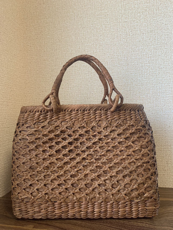 山葡萄　山葡萄籠バッグ　手作り　山葡萄かごバッグ　二重編み　内布あり 山葡萄　山葡萄籠バッグ　手作り　山葡萄かごバッグ　二重編み　内布あり LWH1955401655(15000円)