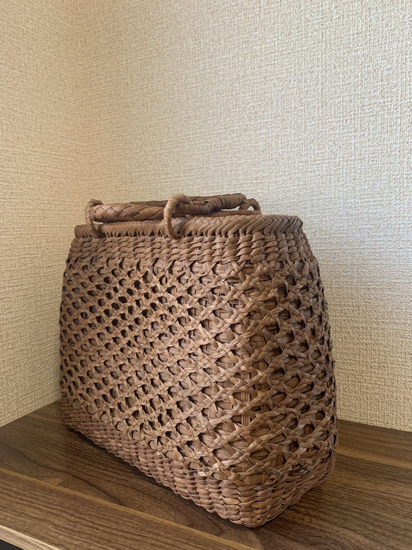 山葡萄　山葡萄籠バッグ　手作り　山葡萄かごバッグ　二重編み　内布あり 山葡萄　山葡萄籠バッグ　手作り　山葡萄かごバッグ　二重編み　内布あり LWH1955401655(15000円)