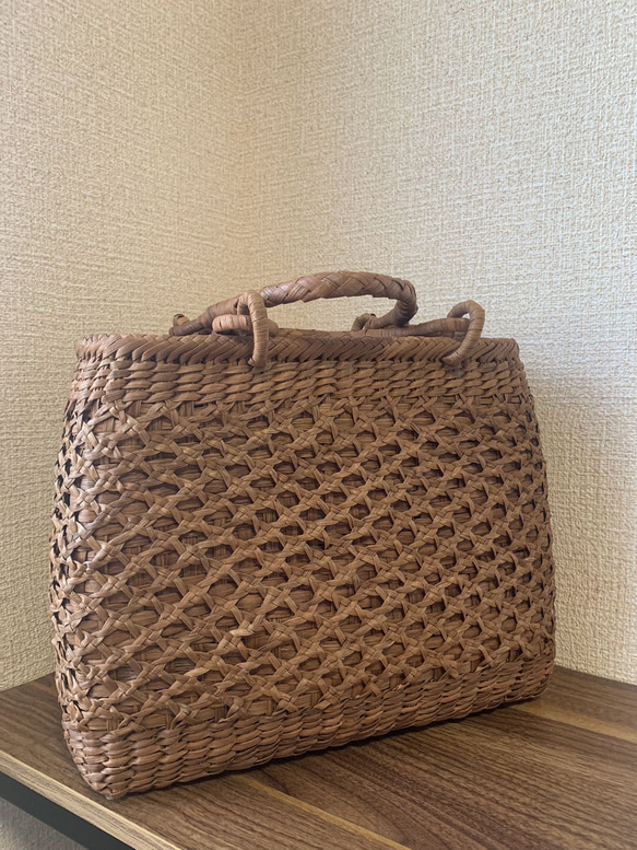 山葡萄　山葡萄籠バッグ　手作り　山葡萄かごバッグ　二重編み　内布あり 山葡萄　山葡萄籠バッグ　手作り　山葡萄かごバッグ　二重編み　内布あり LWH1955401655(15000円)