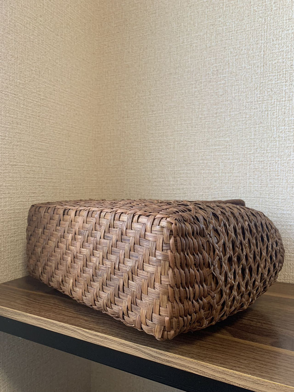 山葡萄　山葡萄籠バッグ　手作り　山葡萄かごバッグ　二重編み　内布あり 山葡萄　山葡萄籠バッグ　手作り　山葡萄かごバッグ　二重編み　内布あり LWH1955401655(15000円)