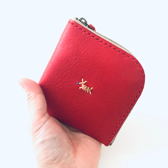 栃木レザー  手縫いのハーフな財布　（赤） 4枚目の画像