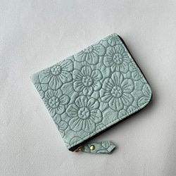 ピッグスキンのスリムなミニ財布　フラワー　ミントグリーン 2枚目の画像