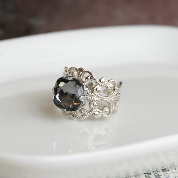 銀騎士 | 大號光滑切割高品質水晶戒指 | 時尚單調黑色 第4張的照片
