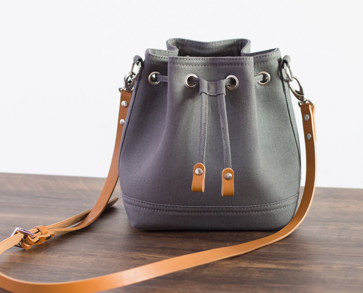 送料無料 全18色［Sサイズ］帆布ｘ牛革 ミニショルダーバッグ 2WAY巾着 植物タンニンなめし 特集掲載