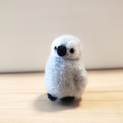 【受注制作】赤ちゃんペンギン　ブローチ 1枚目の画像