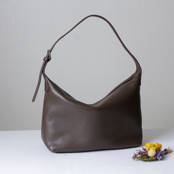 レトロな革ショルダーバッグ斜め掛けスマホショルダー長財布収納可能 4枚目の画像