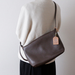 レトロな革ショルダーバッグ斜め掛けスマホショルダー長財布収納可能 1枚目の画像