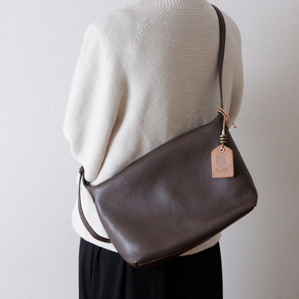 レトロな革ショルダーバッグ斜め掛けスマホショルダー長財布収納可能 1枚目の画像