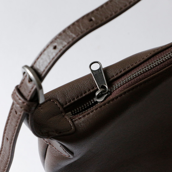 レトロな革ショルダーバッグ斜め掛けスマホショルダー長財布収納可能 7枚目の画像