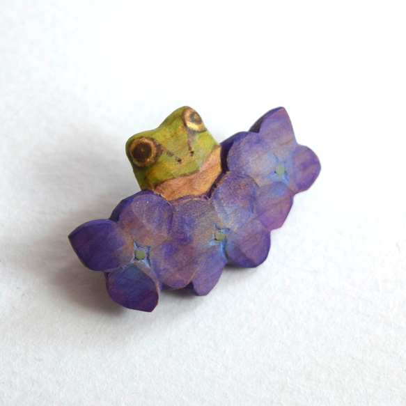カエルと紫陽花のブローチ 3枚目の画像