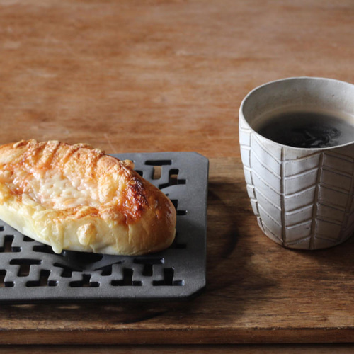 パン皿 ブラック ＊トーストをしたパンを蒸れないようにしてくれるお皿