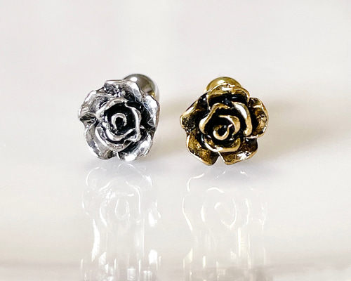 134 薔薇一輪✖︎かすみ草ハート型レジンシルバー仕様　ピアスorイヤリング 0_bb5d589194f0686304f2c34f3492