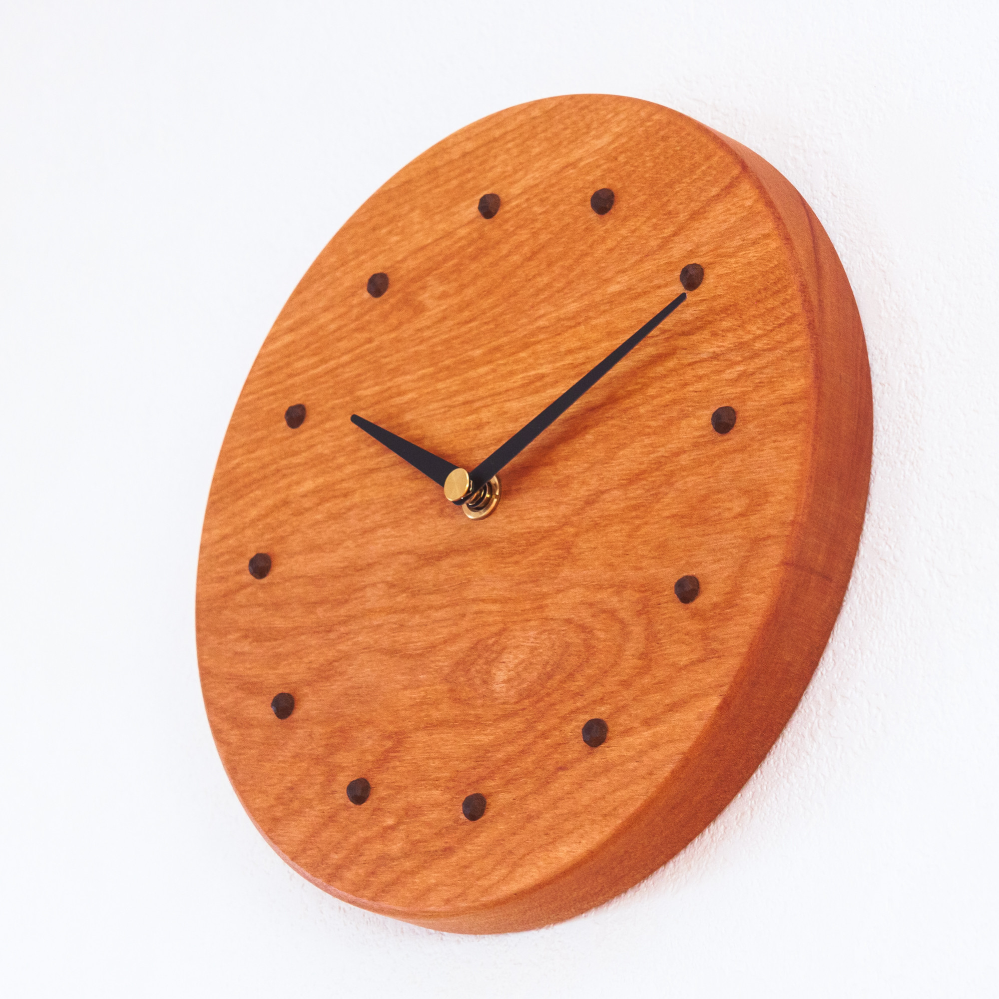 カバの円形壁掛け時計