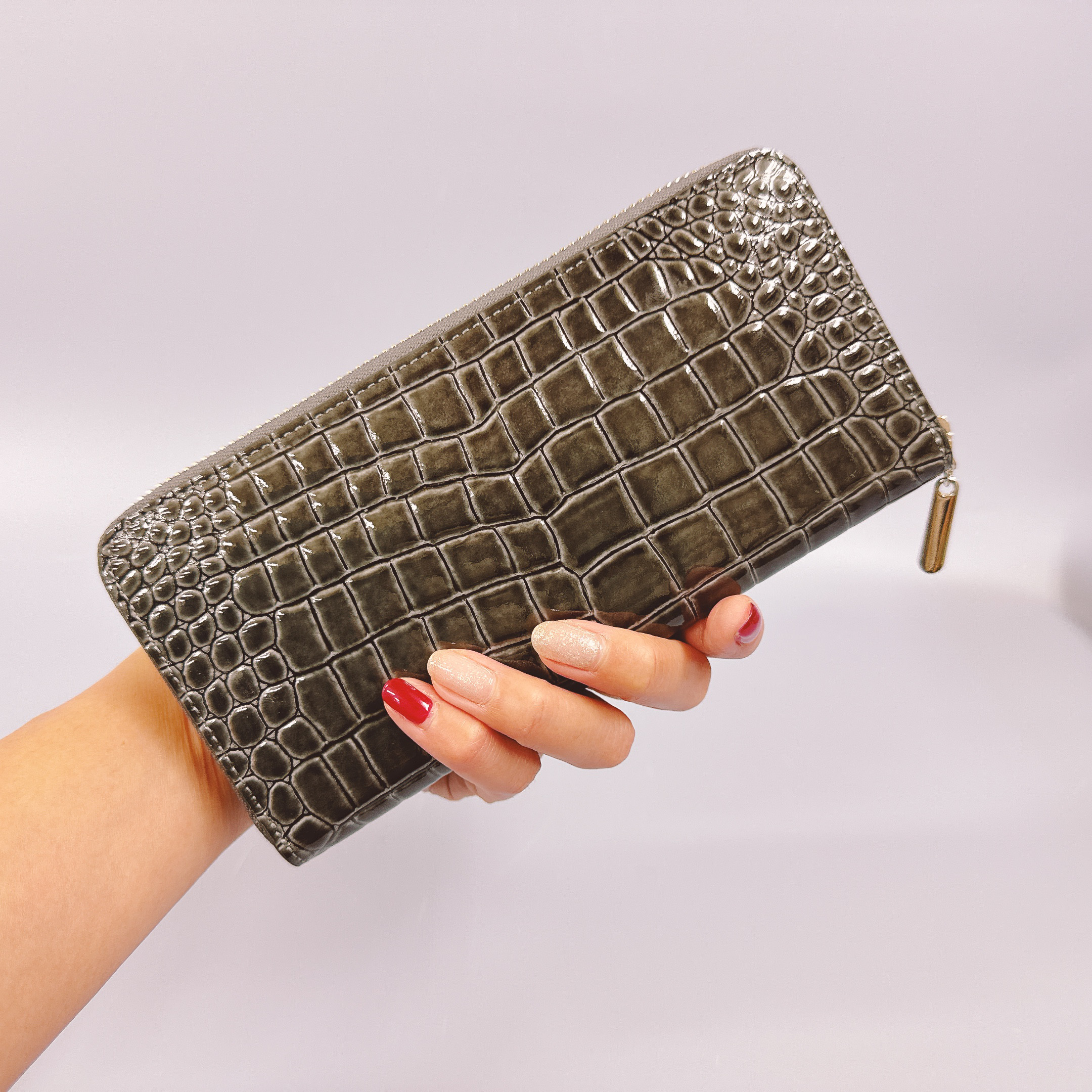 ラウンド長財布 Zip-Around Wallet エナメル　クロコ　型押し グレー【スクイーズ】