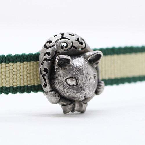 どろぼう猫のシルバー帯留め（3分紐用） 帯留め GINNEZU