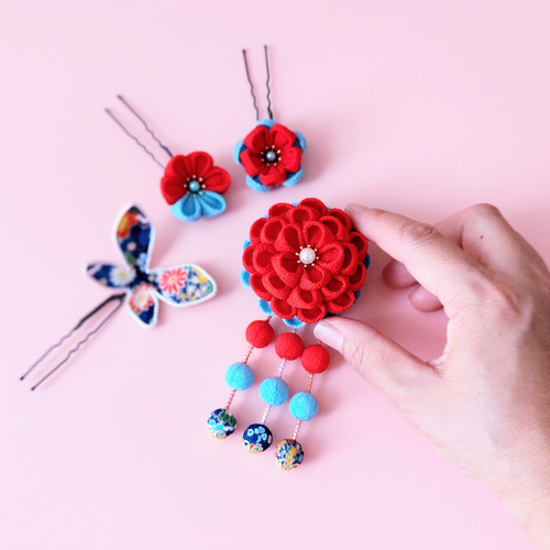 蝶と玉下がりの髪飾り 七五三髪飾り 3歳7歳 晴れの日に 赤×水色 つまみ