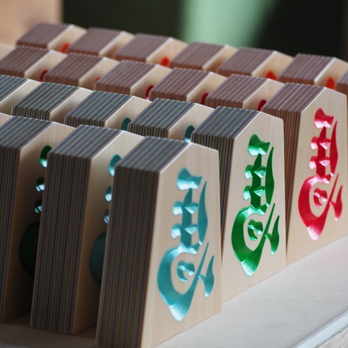 木製【 左馬NEO 】 インテリアにお洒落に馴染む天童の将棋駒 (4寸