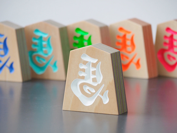 木製【 左馬NEO 】 インテリアにお洒落に馴染む天童の将棋駒 (4寸