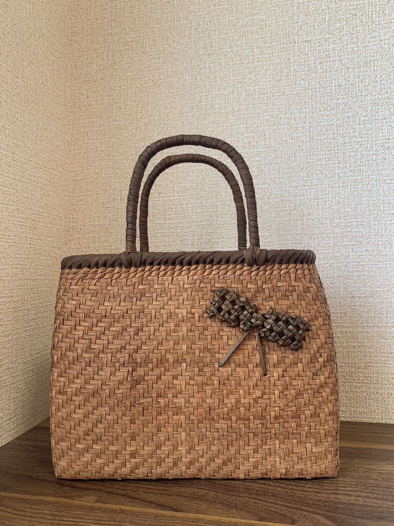 国産山葡萄 手作り 籠バッグ 内布あり 小粒花編み 合し 国産山葡萄 手作り 籠バッグ 内布あり 小粒花編み 合し
