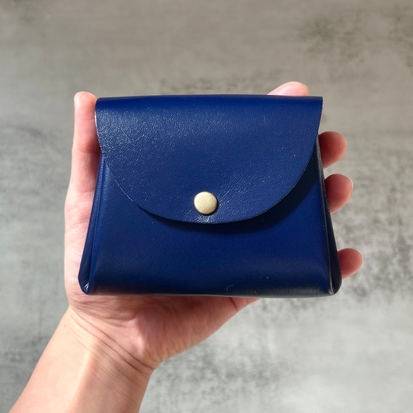 牛本革コンパクト二つ折り財布 ブルー 薄型スリムでガバッと開くじゃばら財布 お札折らずにスルッと入りカード仕切り付き 2枚目の画像