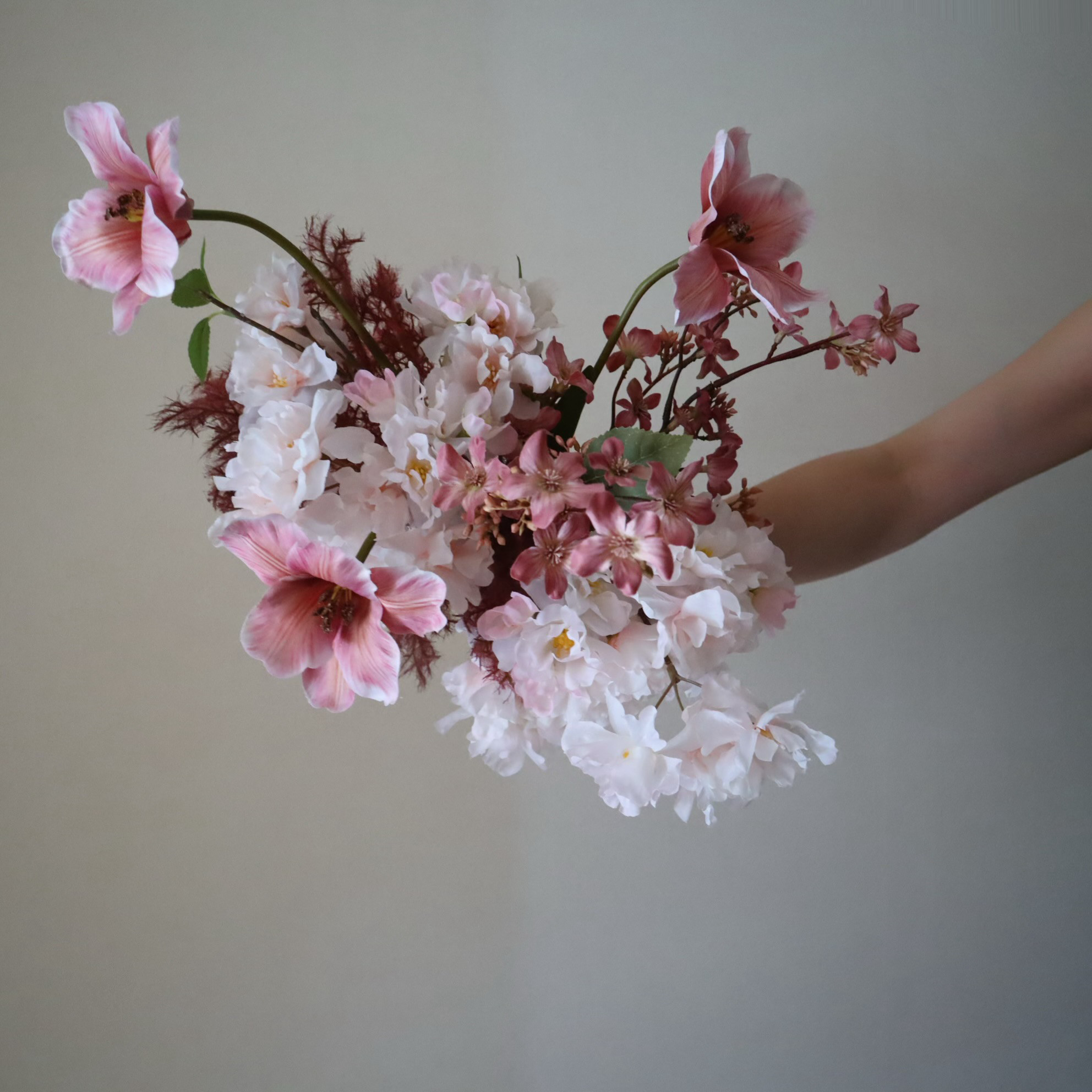 オープンチューリップと淑やかな桜が美しいブーケ♡ ウェディングブーケ アーティフィシャルフラワー