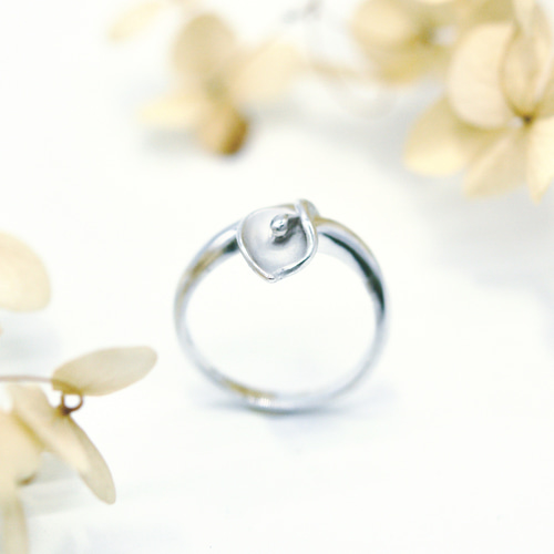 しとやかなカラーの花•リング【スターリングシルバー製/フラワー