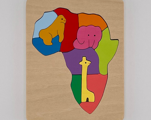 アフリカ大陸　壁掛け　動物12匹　木製パズル　29✖️25 ✖️2、2 アフリカ大陸 壁掛け 動物12匹 木製パズル 29✖️25 ✖️2、2