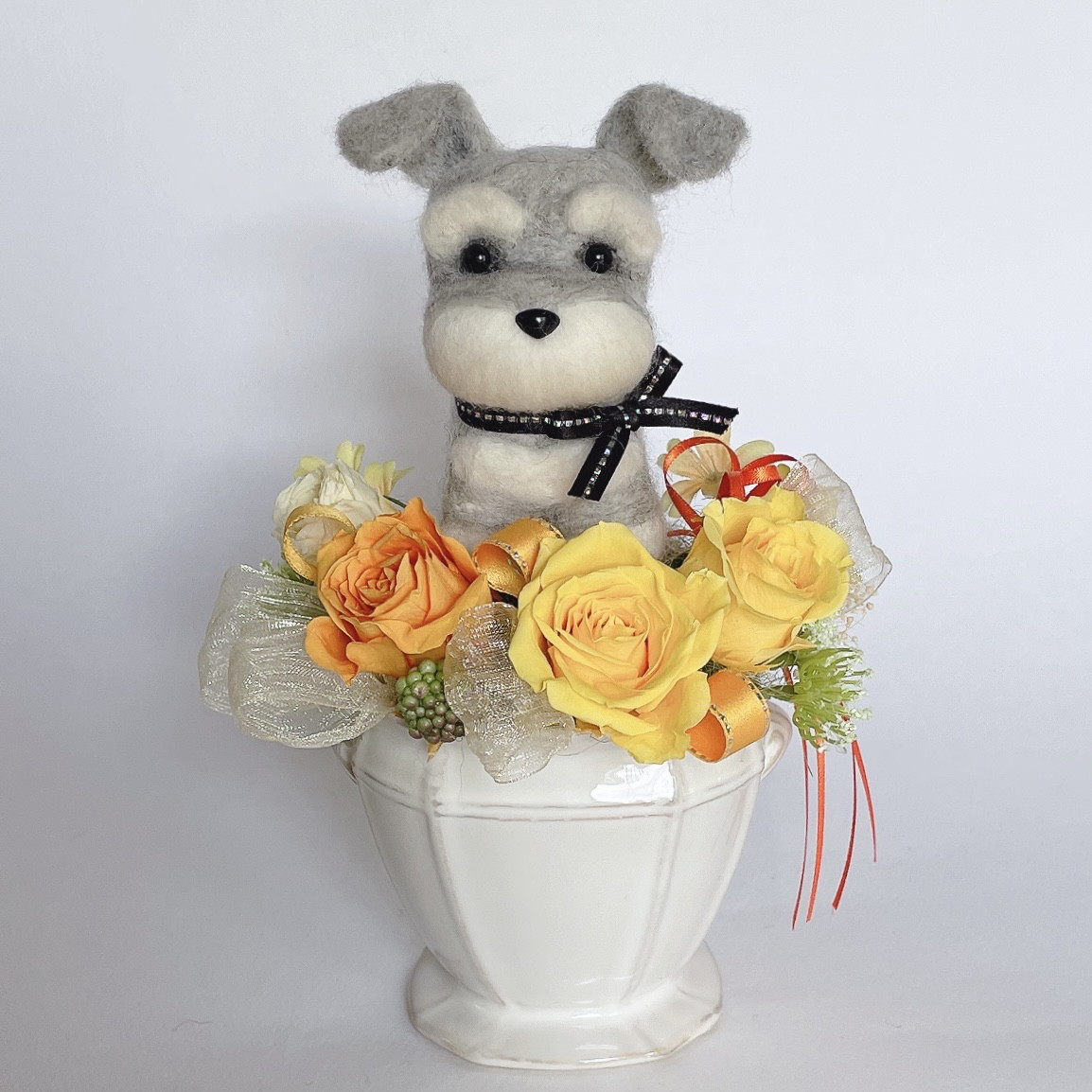 シュナウザー（グレー）のプリザーブドフラワーアレンジメント（イエロー）　犬　母の日