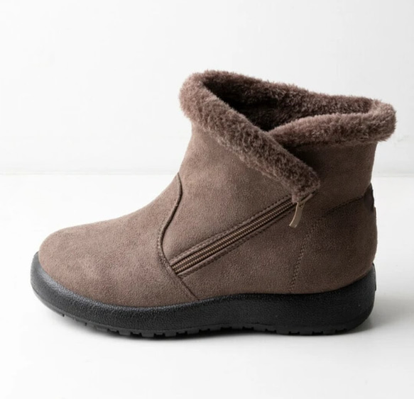 暖和得像毯子一樣！側拉鍊設計，穿脫方便。溫暖又舒適！毛絨短靴 第4張的照片
