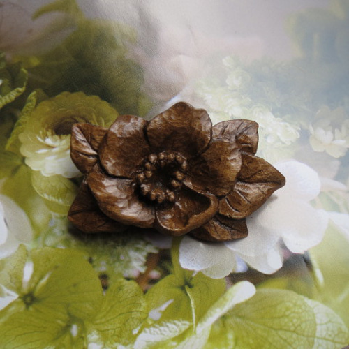 木彫りブローチ☆葉付きナニワ茨☆材質高級榀の木 ｻｲｽﾞ約60x35